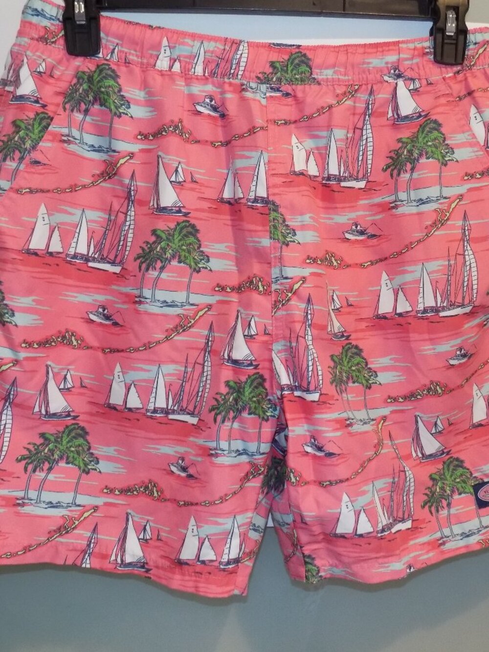 Vineyard Vines Lined Coral W/Sailboat Print Swim Trunks Size S Men's